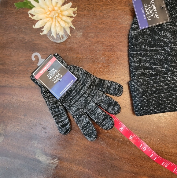 Women's Matching Fleecr Lined Hat & Gloves Black Silver NWT - Picture 6 of 6